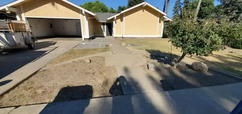 920 S Julieann St, Visalia, CA 93277