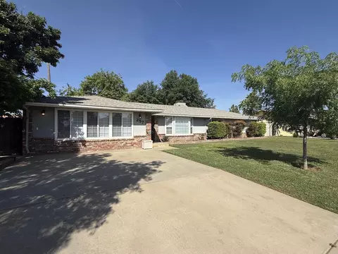 257 N Roberts Pl, Dinuba, CA 93618