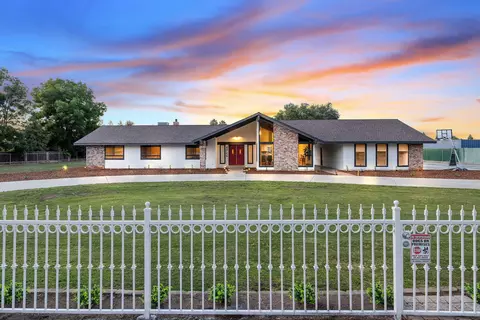 6716 W Hurley Ave, Visalia, CA 93291