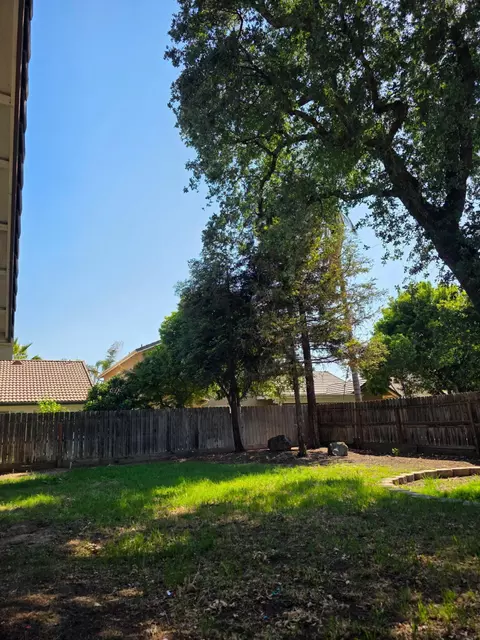 Exterior - 4011 E Oak Ave, Visalia, CA 93292 photo 6 of 6