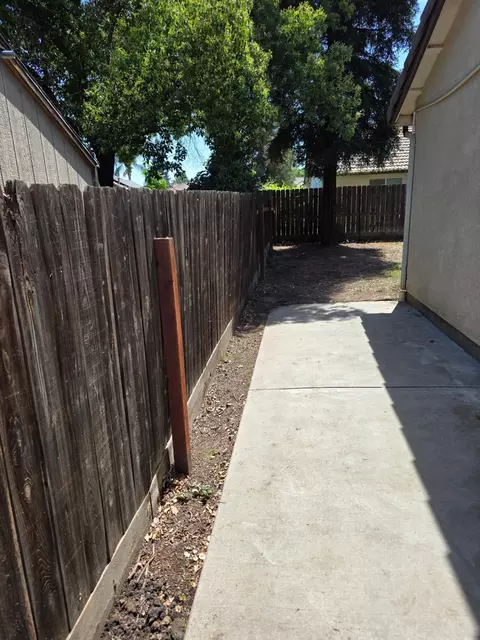 Exterior - 4011 E Oak Ave, Visalia, CA 93292 photo 4 of 6