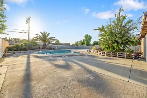 11 S Byron Dr, Lemoore, CA 93245