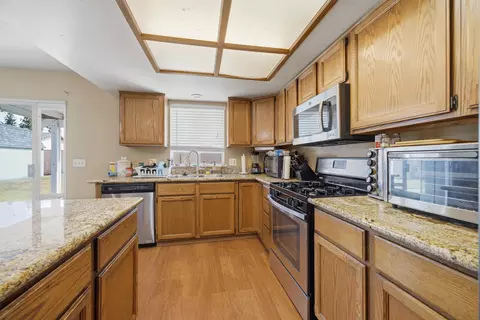 Kitchen - 281 Somerset Dr, Lemoore, CA 93245 photo 4 of 4