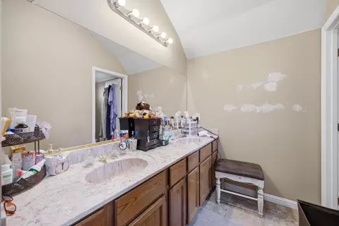 Bath - 281 Somerset Dr, Lemoore, CA 93245 photo 3 of 4