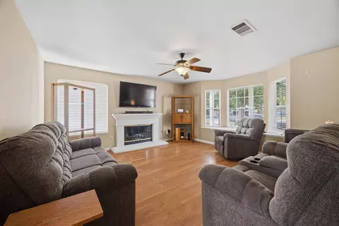 Living - 281 Somerset Dr, Lemoore, CA 93245 photo 1 of 3