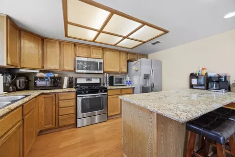 Kitchen - 281 Somerset Dr, Lemoore, CA 93245 photo 2 of 4