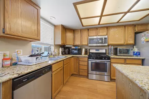 Kitchen - 281 Somerset Dr, Lemoore, CA 93245 photo 3 of 4