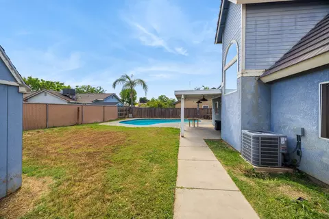 Exterior - 281 Somerset Dr, Lemoore, CA 93245 photo 9 of 13