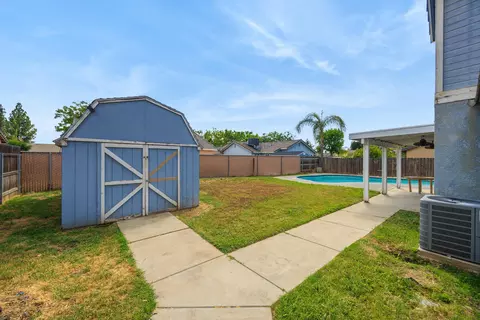 Exterior - 281 Somerset Dr, Lemoore, CA 93245 photo 8 of 13