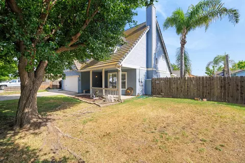 Exterior - 281 Somerset Dr, Lemoore, CA 93245 photo 5 of 13