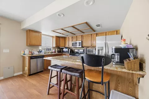 Kitchen - 281 Somerset Dr, Lemoore, CA 93245 photo 1 of 4