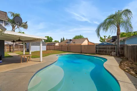 Exterior - 281 Somerset Dr, Lemoore, CA 93245 photo 11 of 13