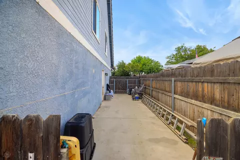 Exterior - 281 Somerset Dr, Lemoore, CA 93245 photo 7 of 13