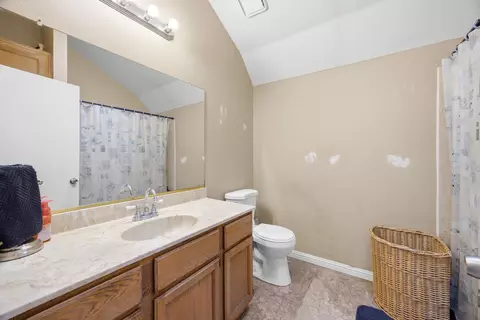 Bath - 281 Somerset Dr, Lemoore, CA 93245 photo 2 of 4