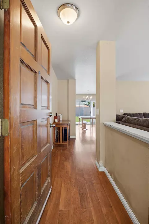Entry Way - 281 Somerset Dr, Lemoore, CA 93245 photo 1 of 4