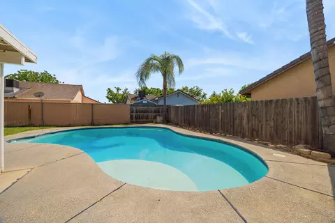 Exterior - 281 Somerset Dr, Lemoore, CA 93245 photo 12 of 13