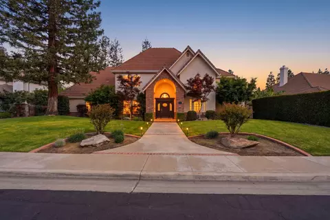 5036 Lakewood Dr, Visalia, CA 93291