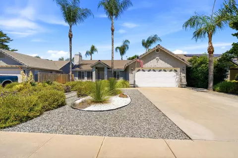 3118 W Loyola Ct, Visalia, CA 93277