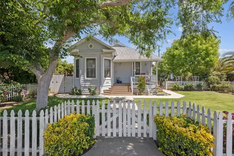 303 N E St, Exeter, CA 93221