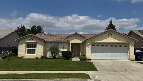 1960 E Sandalwood Ave NE, Tulare, CA 93274