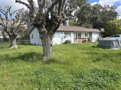 292 N Villa St, Porterville, CA 93257