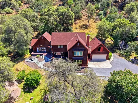 39951 B Pierce Dr, Three Rivers, CA 93271