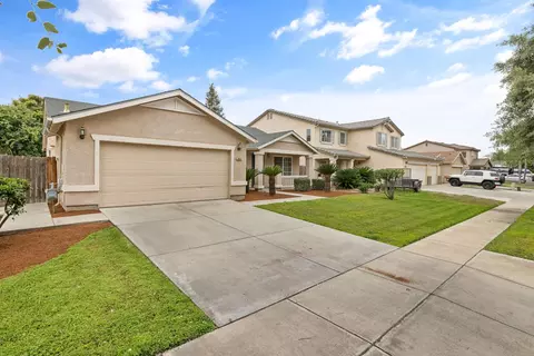 2843 W Brooke Ave, Visalia, CA 93291