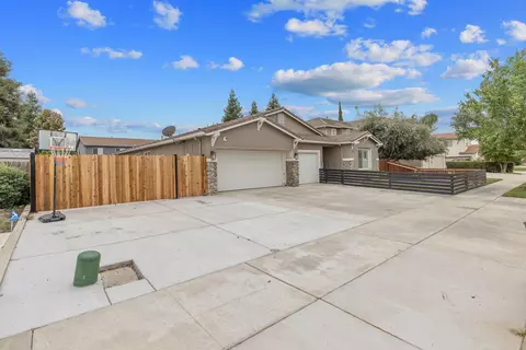 6109 W Delaware Ct, Visalia, CA 93291