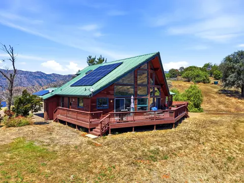 Exterior - 40679 Crystal Dr, Three Rivers, CA 93271 photo 2 of 7
