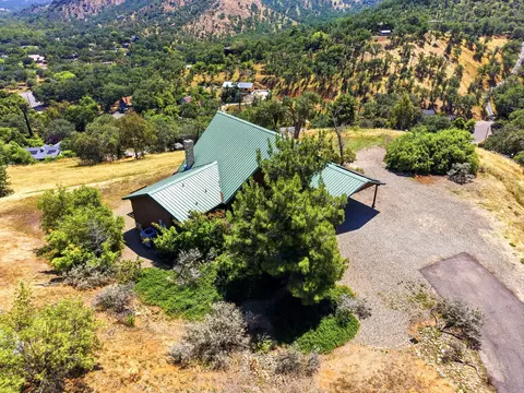 View/Area - 40679 Crystal Dr, Three Rivers, CA 93271 photo 3 of 10