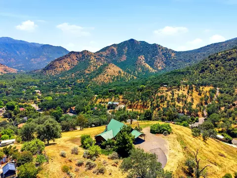 View/Area - 40679 Crystal Dr, Three Rivers, CA 93271 photo 5 of 10