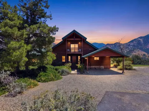 40679 Crystal Dr, Three Rivers, CA 93271