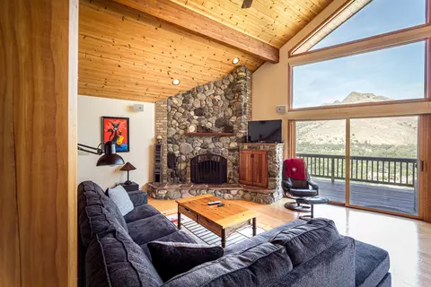 Living - 40679 Crystal Dr, Three Rivers, CA 93271 photo 2 of 4