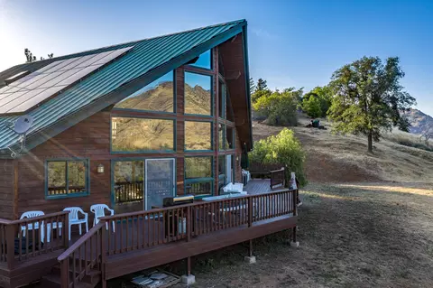 Exterior - 40679 Crystal Dr, Three Rivers, CA 93271 photo 5 of 7