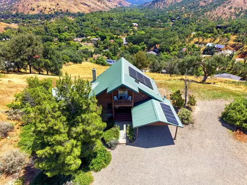 View/Area - 40679 Crystal Dr, Three Rivers, CA 93271 photo 2 of 10