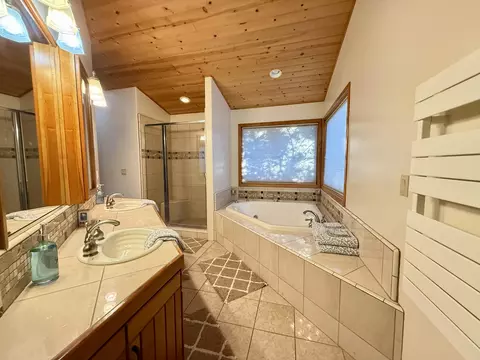 Bath - 40679 Crystal Dr, Three Rivers, CA 93271 photo 4 of 6