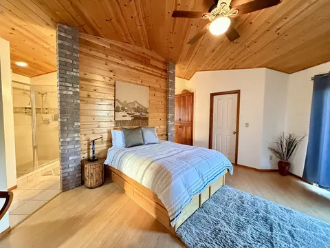 Bedroom - 40679 Crystal Dr, Three Rivers, CA 93271 photo 2 of 4