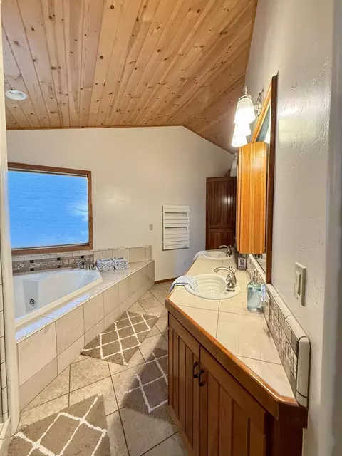 Bath - 40679 Crystal Dr, Three Rivers, CA 93271 photo 5 of 6