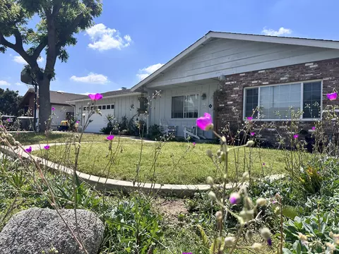 2607 W Country Ave, Visalia, CA 93277