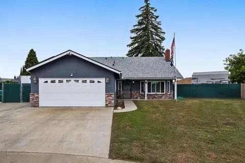 640 Piccadilly Ln, Porterville, CA 93257