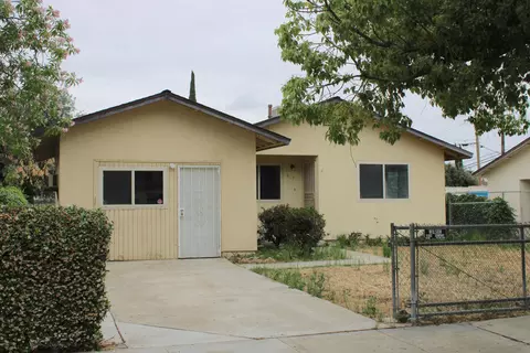517 S R St, Tulare, CA 93274