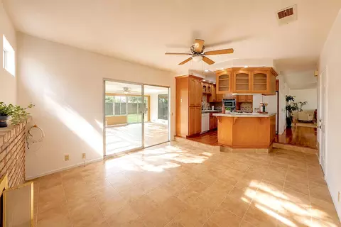 Living - 1150 3rd St #3RD, Gilroy, CA 95020 photo 4 of 5