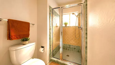 Bath - 1150 3rd St #3RD, Gilroy, CA 95020 photo 3 of 3
