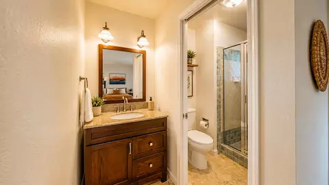 Bath - 1150 3rd St #3RD, Gilroy, CA 95020 photo 2 of 3