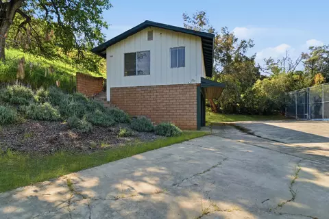 Exterior - 33295 Globe Dr, Springville, CA 93265 photo 7 of 17