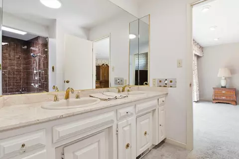 Bath - 33295 Globe Dr, Springville, CA 93265 photo 2 of 4