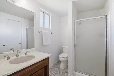 Bath - 33295 Globe Dr, Springville, CA 93265 photo 1 of 4