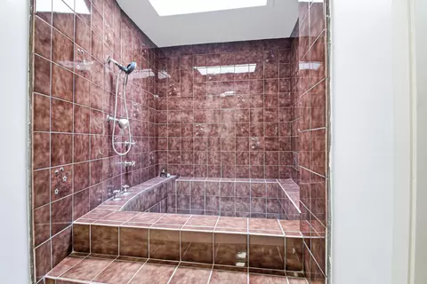 Bath - 33295 Globe Dr, Springville, CA 93265 photo 4 of 4