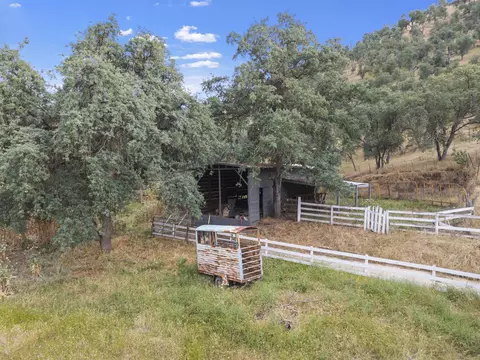 Exterior - 33295 Globe Dr, Springville, CA 93265 photo 17 of 17