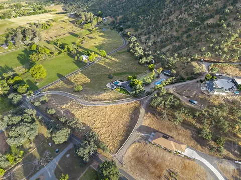 View/Area - 33295 Globe Dr, Springville, CA 93265 photo 4 of 4